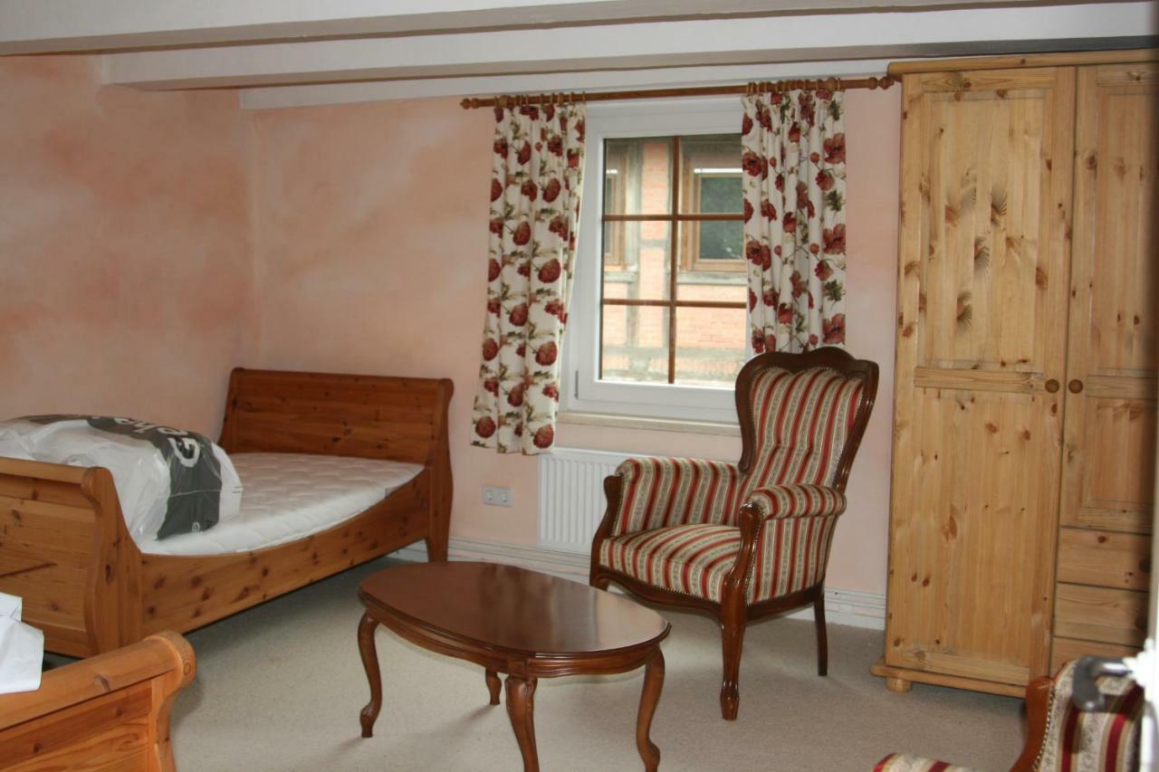 Apartments Cafe Brennnessel Veltheim Экстерьер фото